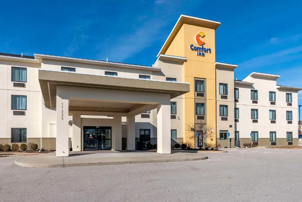 Comfort Inn St. Louis Airport hotel hero