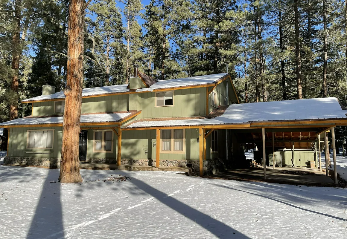 Bear Paw Lodge hotel hero