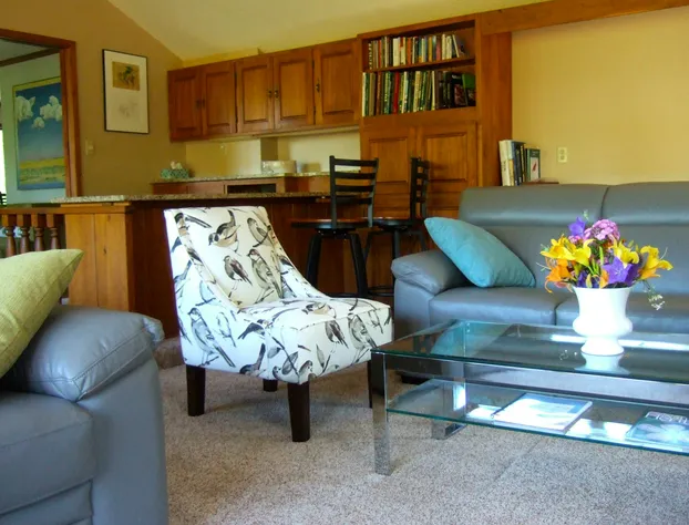 Loya's Little House Bed & Breakfast hotel detail image 4