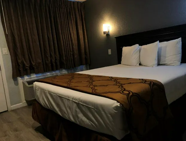 Relax Inn Motel hotel detail image 2