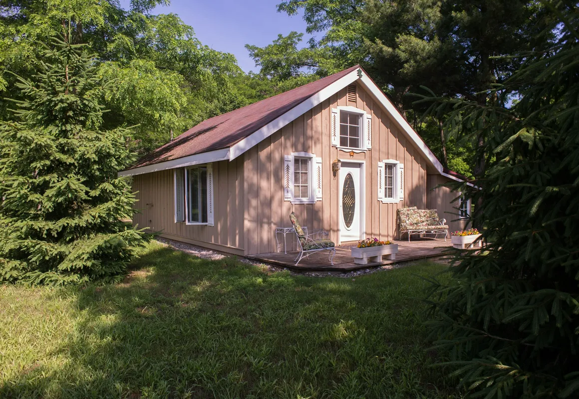 M22 Inn Suttons Bay hotel hero