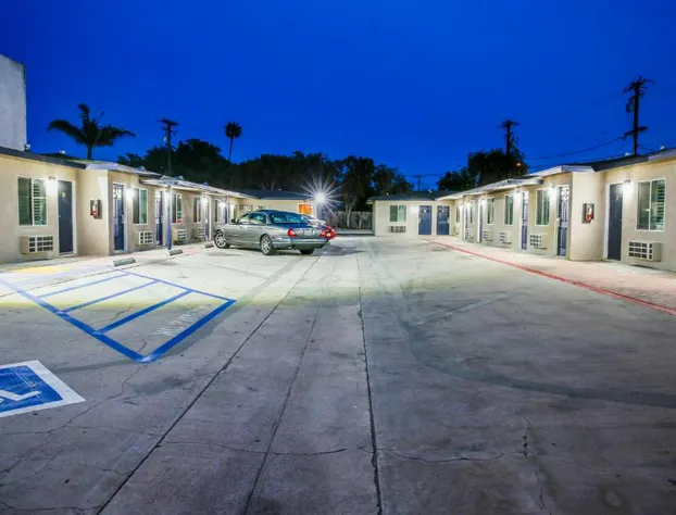 Newport Bay Inn hotel detail image 1