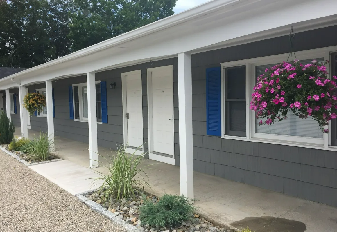 Shore Road Inn hotel hero