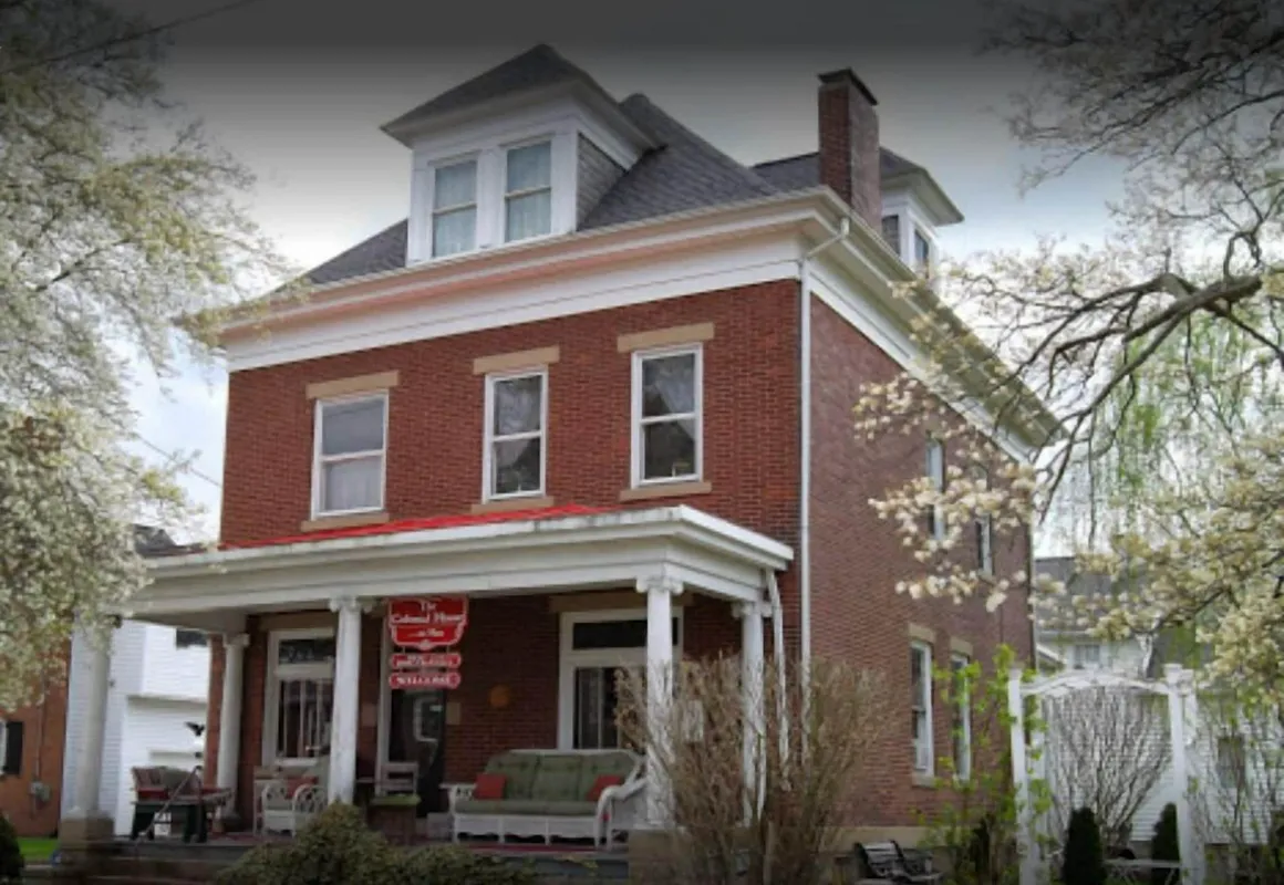 Colonial House on Main hotel hero