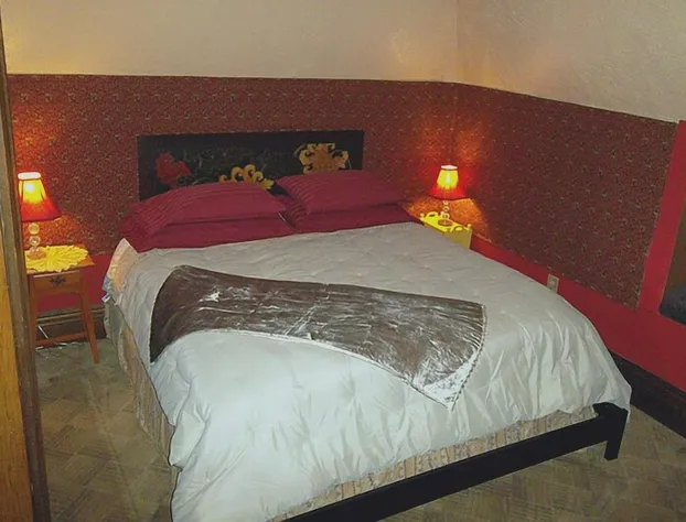 Colonial House on Main hotel detail image 3