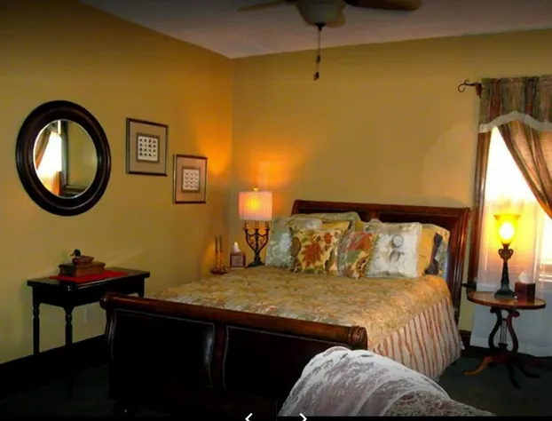 Colonial House on Main hotel detail image 4