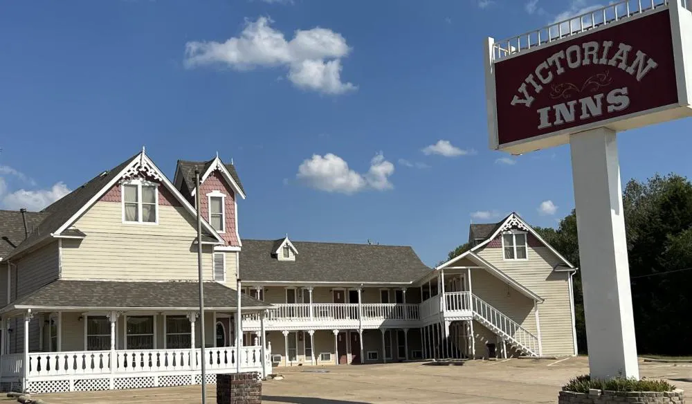 Victorian Inn hotel hero