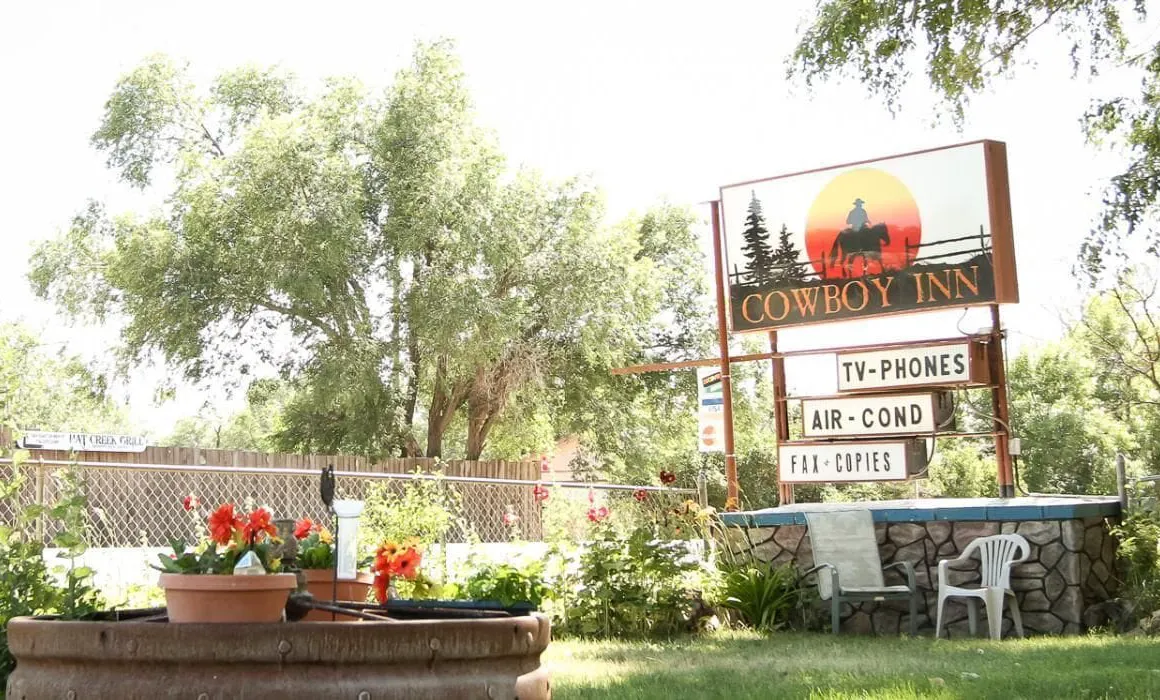 Cowboy Inn hotel hero