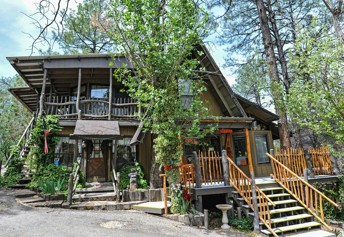 Bear Creek Motel And Cabins hotel hero