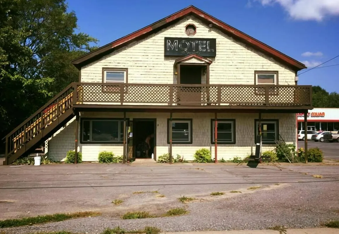 Salmon River Pub & Grill hotel hero