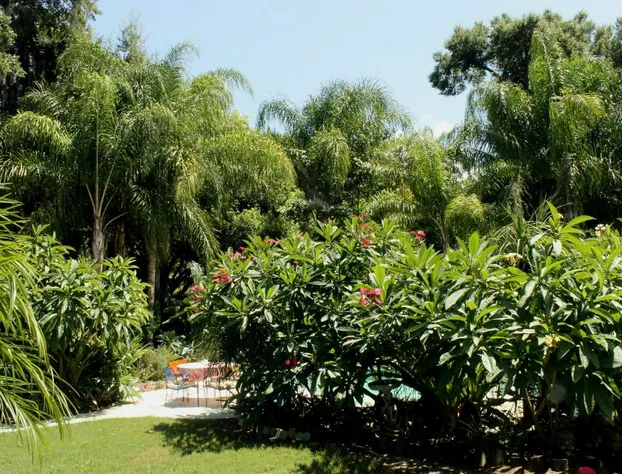 Heron Cay Lakeview Bed & Breakfast Inn hotel detail image 2