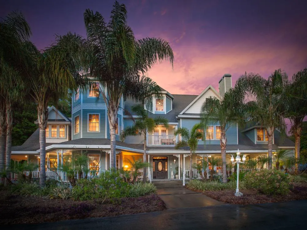 Heron Cay Lakeview Bed & Breakfast Inn hotel hero