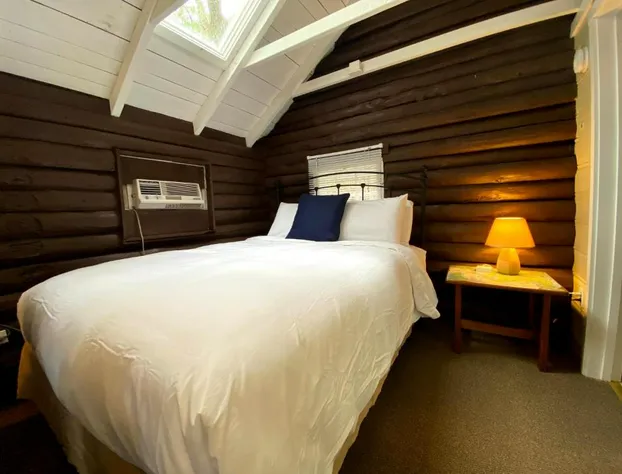 Pine Grove Cottages hotel detail image 2