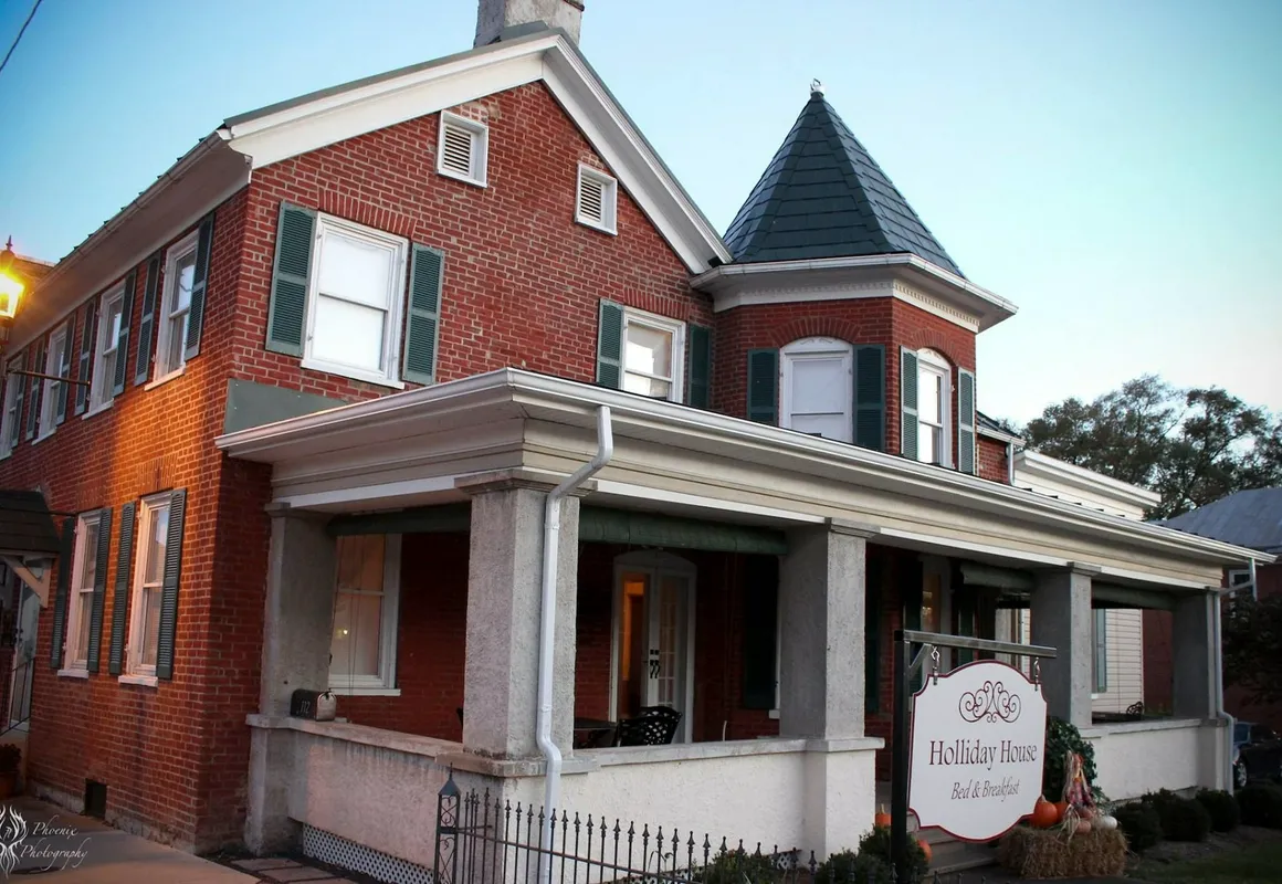 Holliday House Strasburg hotel hero