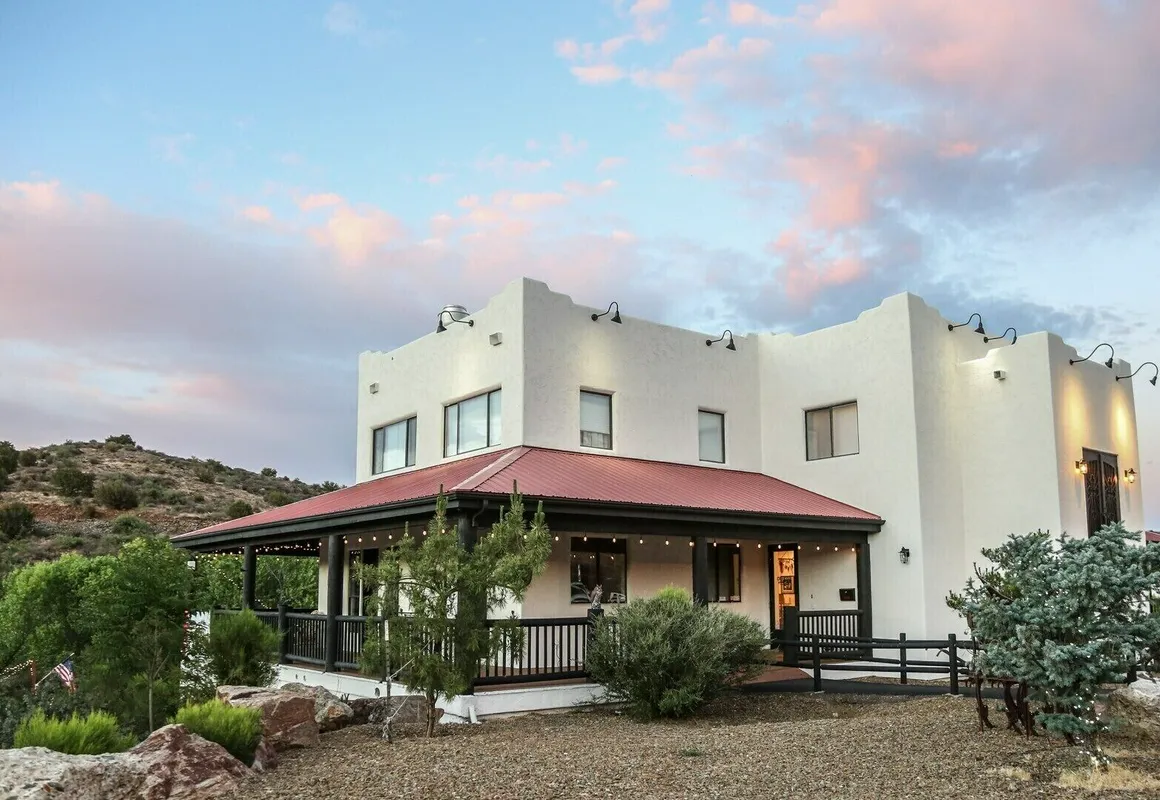 Creekside Lodge and Cabins hotel hero