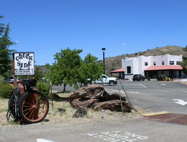 Creekside Lodge and Cabins hotel detail image 1