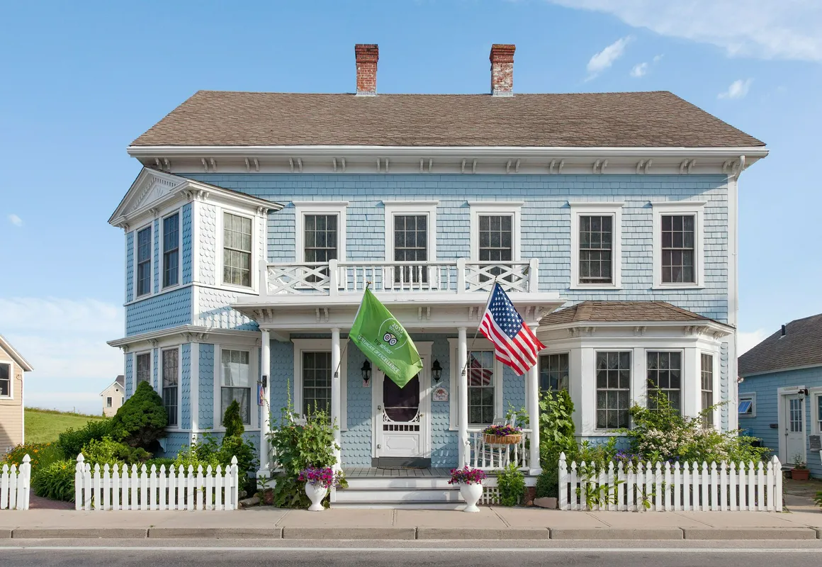 The Blue Dory Inn hotel hero