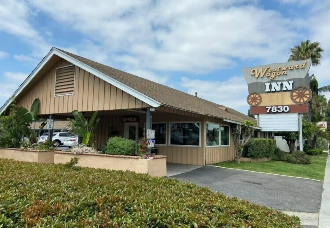 Westward Wagon Inn Theme Park Entrance hotel hero