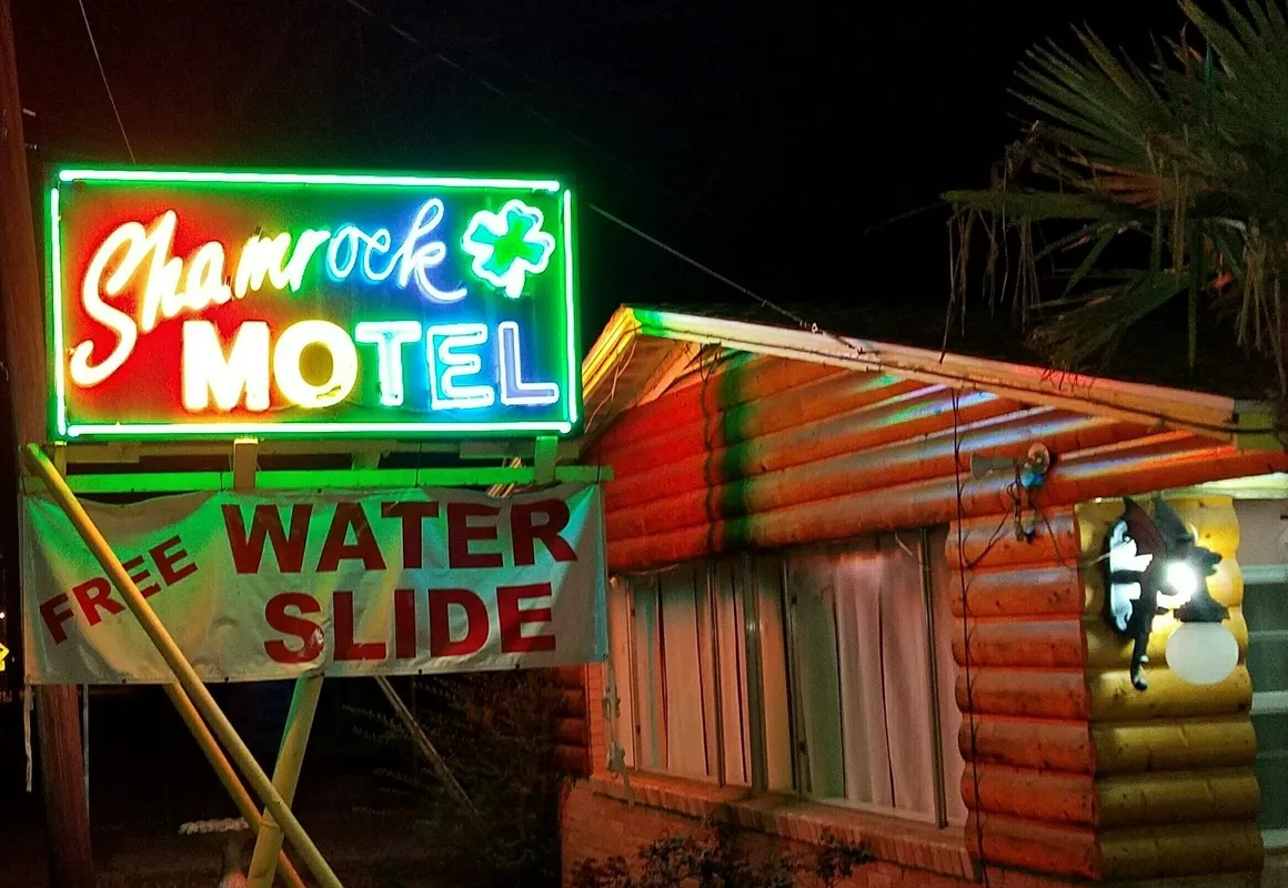 Little Shamrock Motel hotel hero