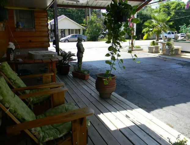 Little Shamrock Motel hotel detail image 3