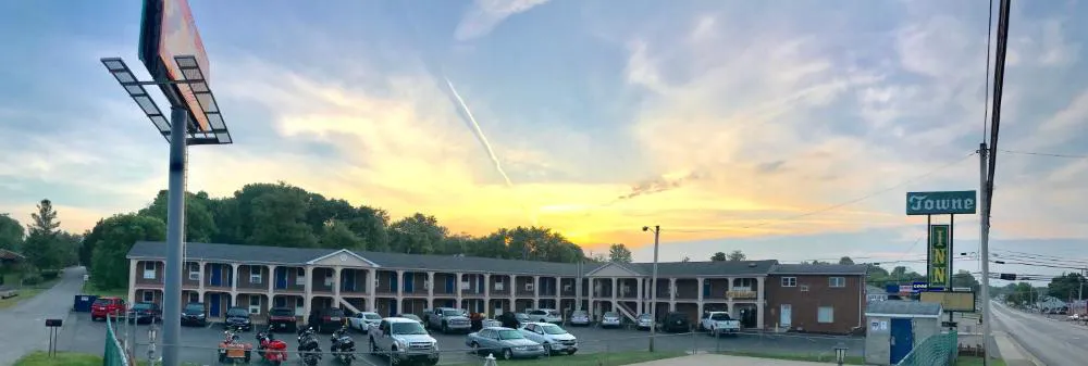 Towne Inn hotel hero