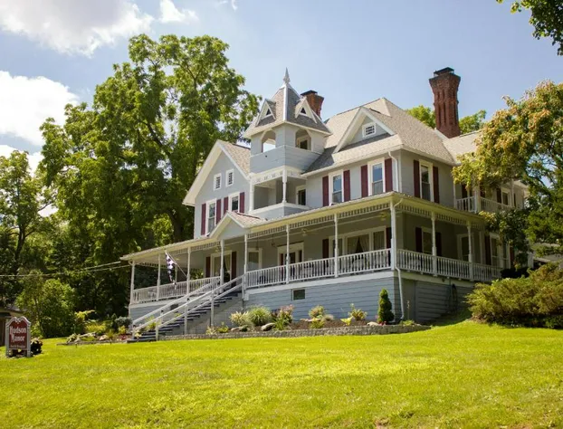 Hudson Manor Bed and Breakfast hotel detail image 4