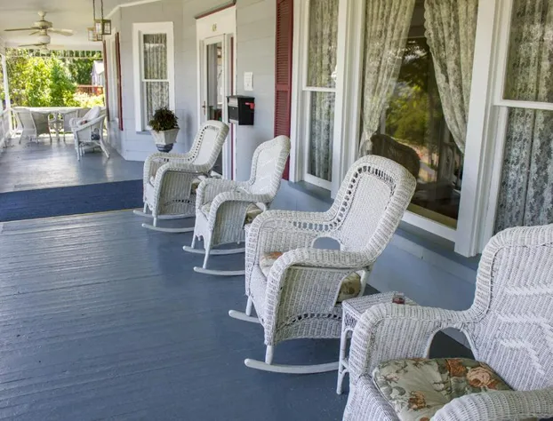 Hudson Manor Bed and Breakfast hotel detail image 3