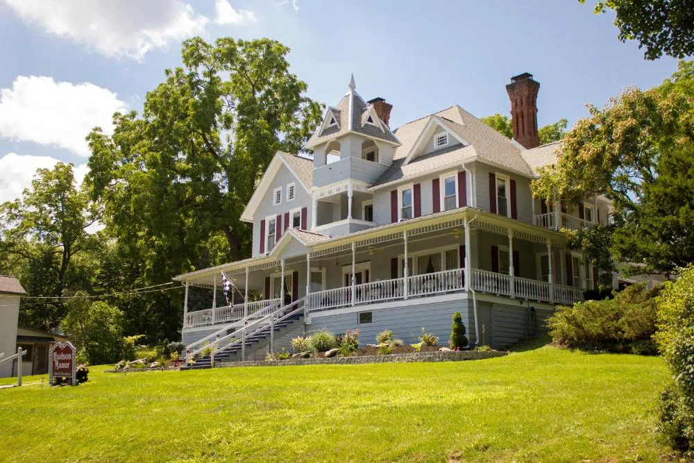 Hudson Manor Bed and Breakfast hotel hero