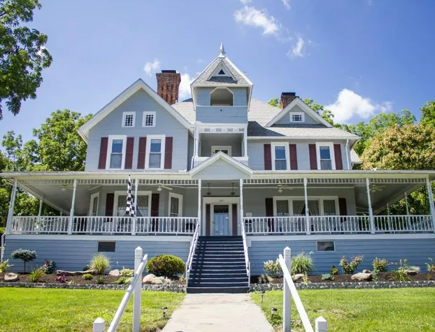 Hudson Manor Bed and Breakfast hotel detail image 2