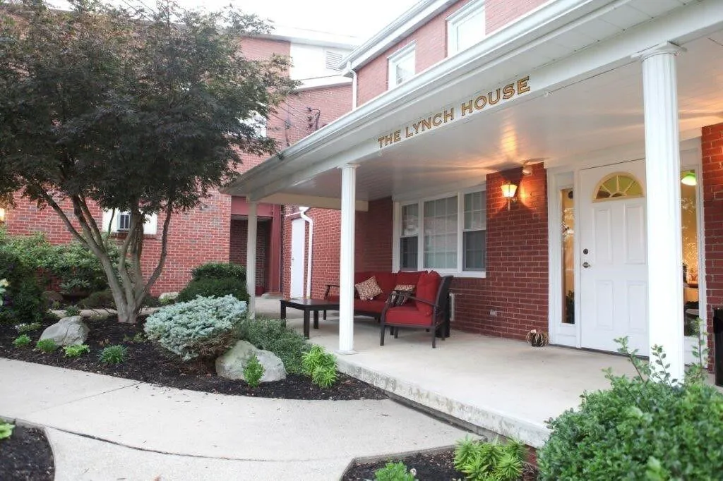 Champion Lakes Golf Resort hotel hero