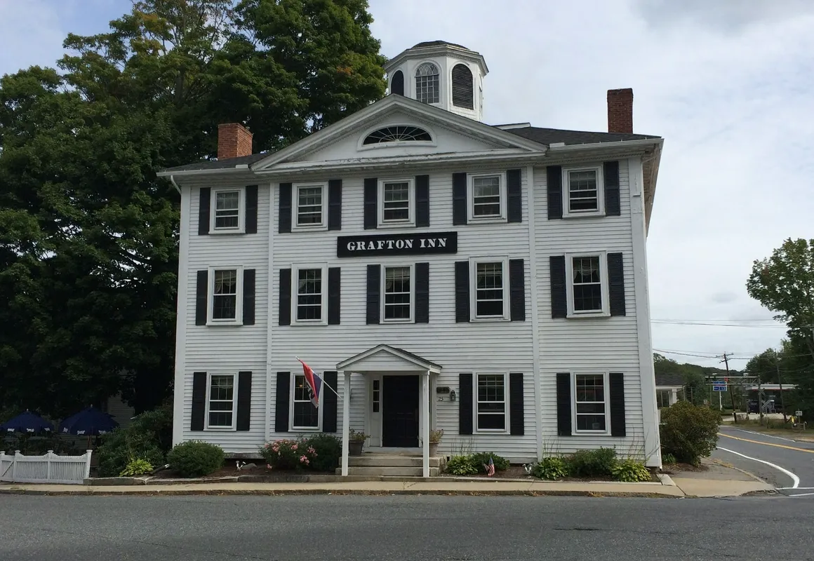 Hunters Grille and Tap at The Grafton Inn hotel hero