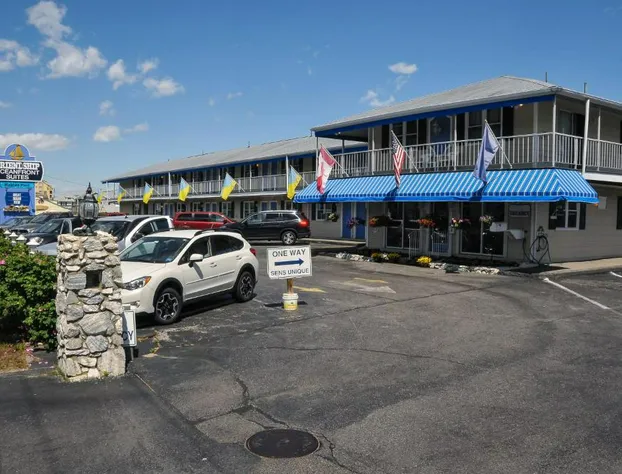 Friendship Oceanfront Suites hotel detail image 1