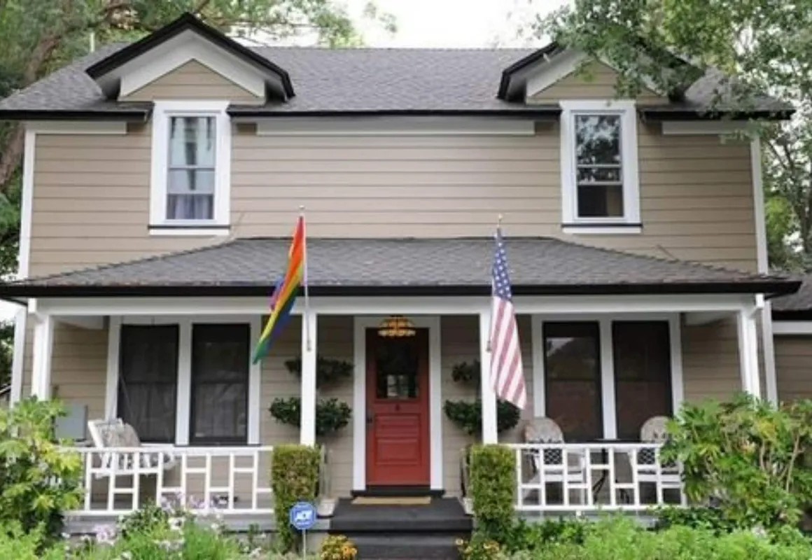 The Giraffe Inn at Old Parks Manor hotel hero