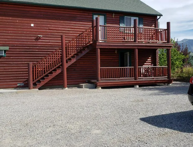 Wolf Den Log Cabin Motel and RV Park hotel detail image 1