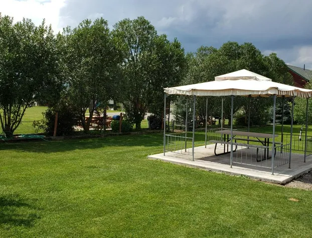 Wolf Den Log Cabin Motel and RV Park hotel detail image 3