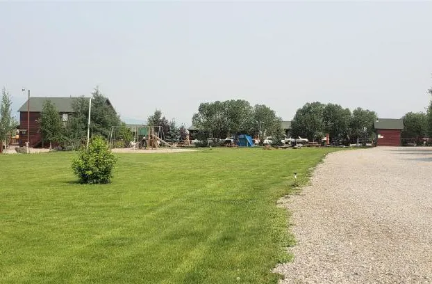 Wolf Den Log Cabin Motel and RV Park hotel detail image 2