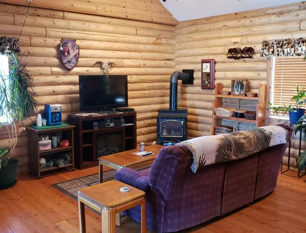 Wolf Den Log Cabin Motel and RV Park hotel detail image 4