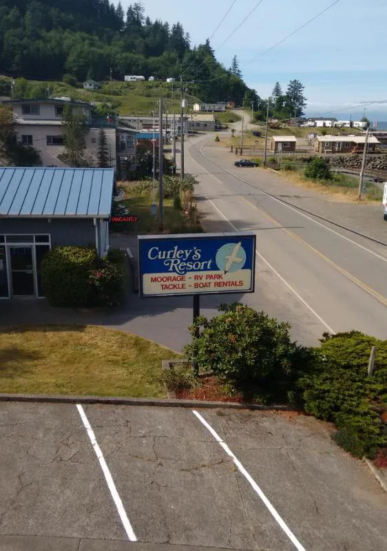 Curley's Resort & Dive Center hotel hero