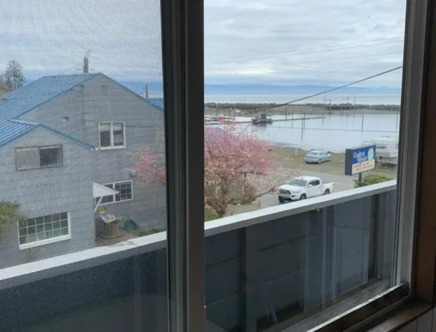 Curley's Resort & Dive Center hotel detail image 1