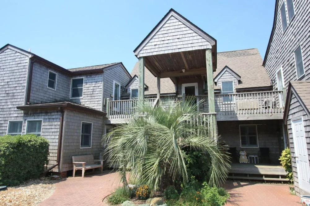 Courtyard Villas on Silver Lake Harbor hotel hero