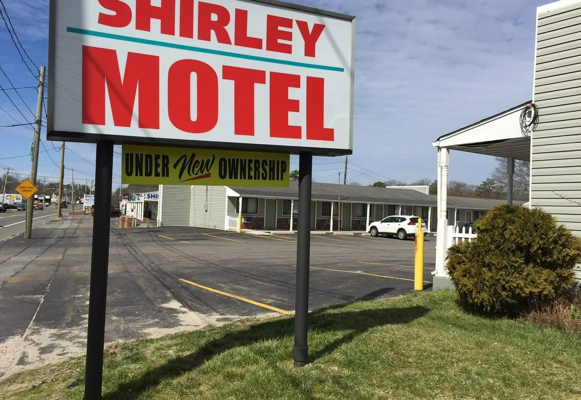 Shirley Motel hotel hero