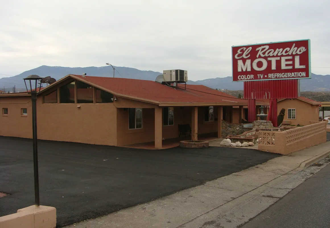 El Rancho Motel hotel hero