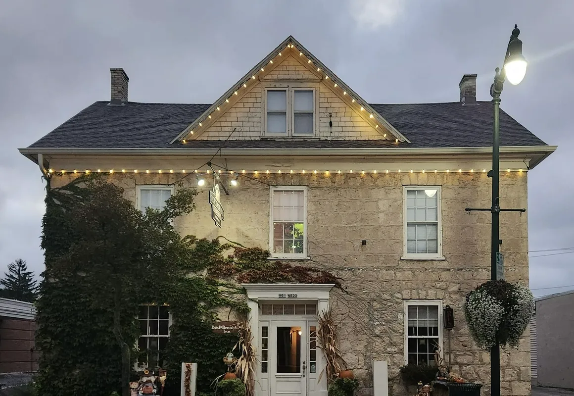 The Stagecoach Inn Bed & Breakfast and Five20 Social Stop hotel hero