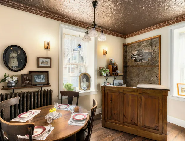 The Stagecoach Inn Bed & Breakfast and Five20 Social Stop hotel detail image 3