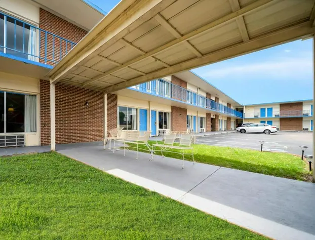 Capitol Inn And Suites hotel detail image 4