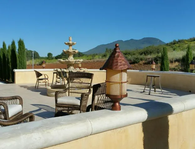 Thorn Hill Vineyard Villas hotel detail image 1