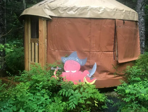 Nauti Otter Inn and Yurt Village hotel detail image 4