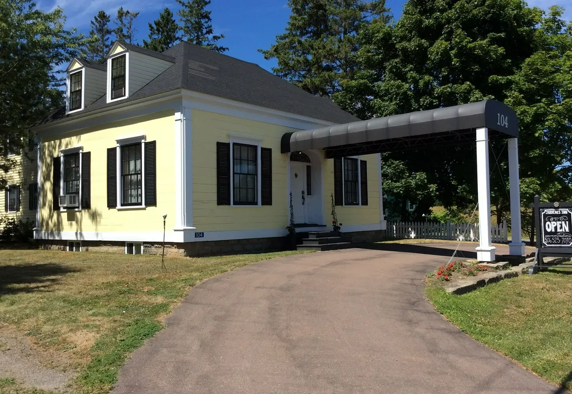 Jardine's Inn hotel hero