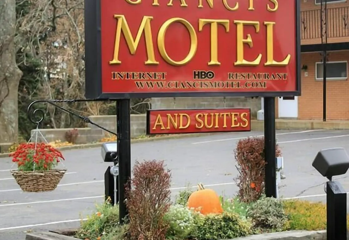 Cianci's Motel and Suites hotel hero
