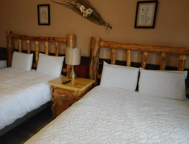 Pinecrest Motel hotel detail image 3